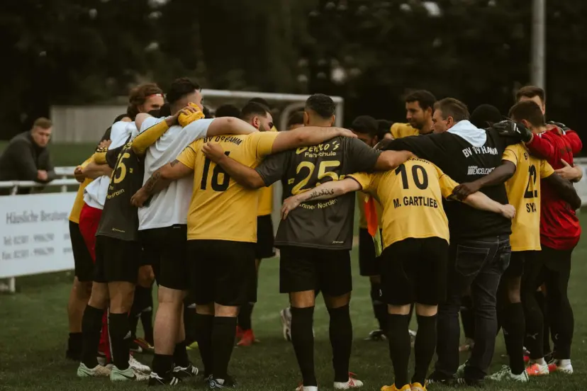 Request a proposal for your team: youth team in a huddle before a match